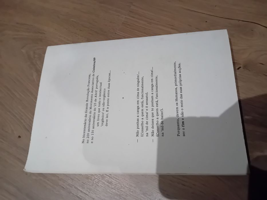 FLASHES Sobre a Esquerda neste final de século (milénio).