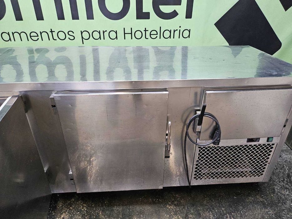 Bancada refrigerada em inox