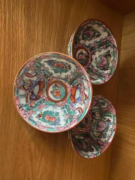 13 Chinese Porcelain Pieces429086334025748484