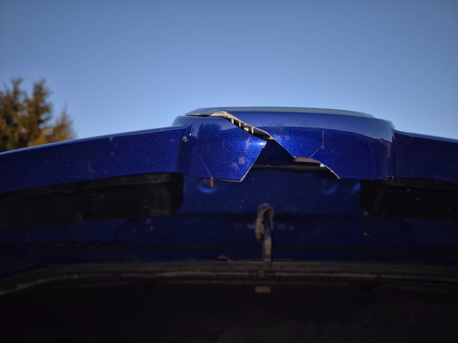 Samochód auto Mazda