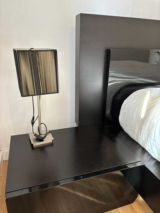 Cama de Casal preta - Madeira de boa qualidade design moderno