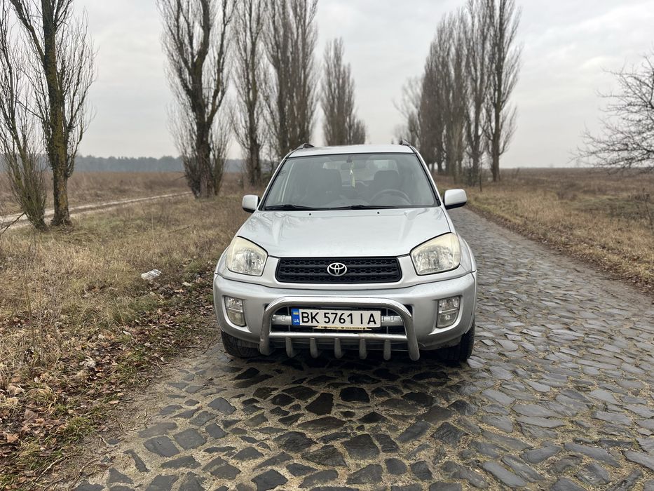 Tuyota rav 4. 2002 року
