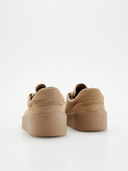 Кросівки Reserved