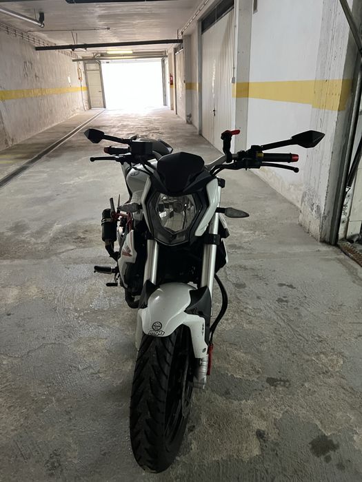 Benelli bn 125 branca