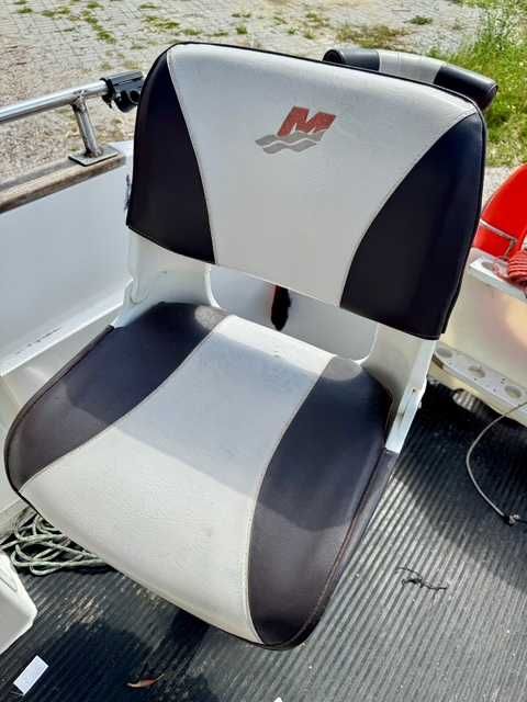 Quicksilver 460 com motor tohatsu 50hp 4 tempos