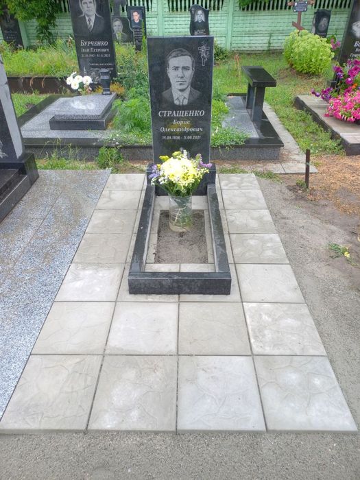 Не дорогі памʼятники з граніту.