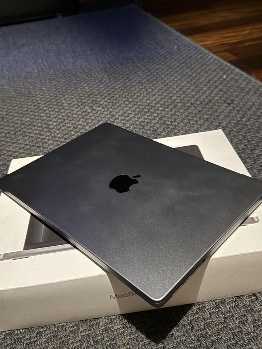 Macbook Pro 14” 2023 M3 8-Core 8Gb Ram 512Gb SSD