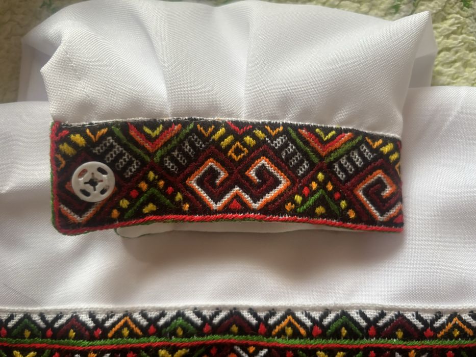 Продам вишиванка чоловіча ,4700
