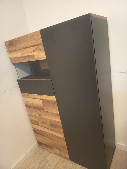 Vendo móvel com vitrine castanho e preto ótimo estado