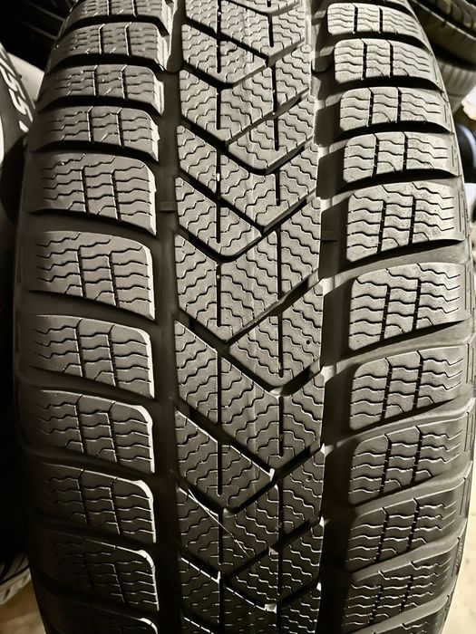 235/45 R18 Pirelli Winter Sottozero 3 98V XL Elect PNCS T0 / 4шт./ 2024 рік./ як нові / Акустік