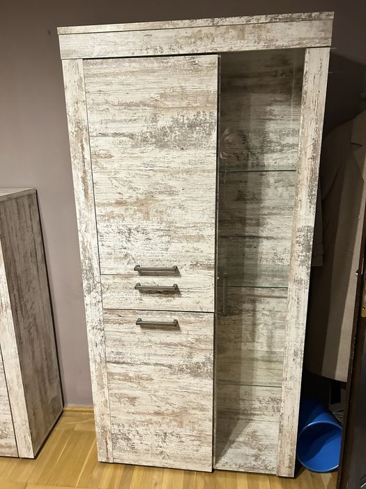 Zestaw mebli z oryginalnym wzorem