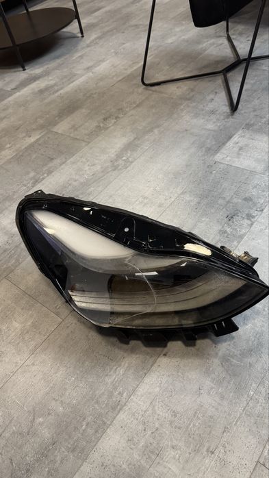 Фара Tesla Model 3 права оригінал Hella, з розбитим склом матрична