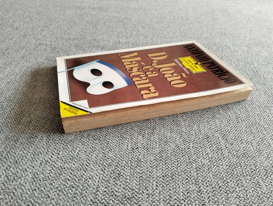 Livro "D. João e a máscara" de António Patrício