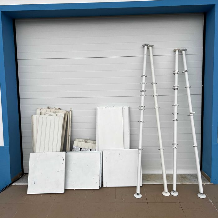 Rack para sintetizadores e equipamento de estúdio IKEA Stolmen