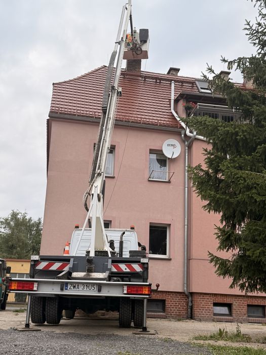 Podnośnik koszowy, zwyżka, prace na wysokości, wycinka drzew