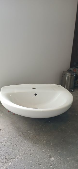Umywalka ceramiczna Roca