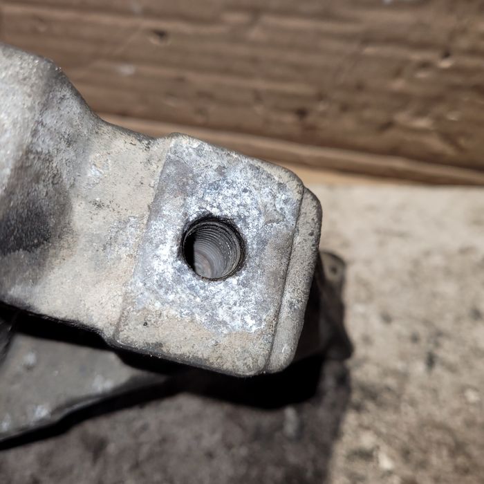 Łapa mocowanie skrzyni biegów vw golf IV Audi A3 8L seat skoda 1.9TDI