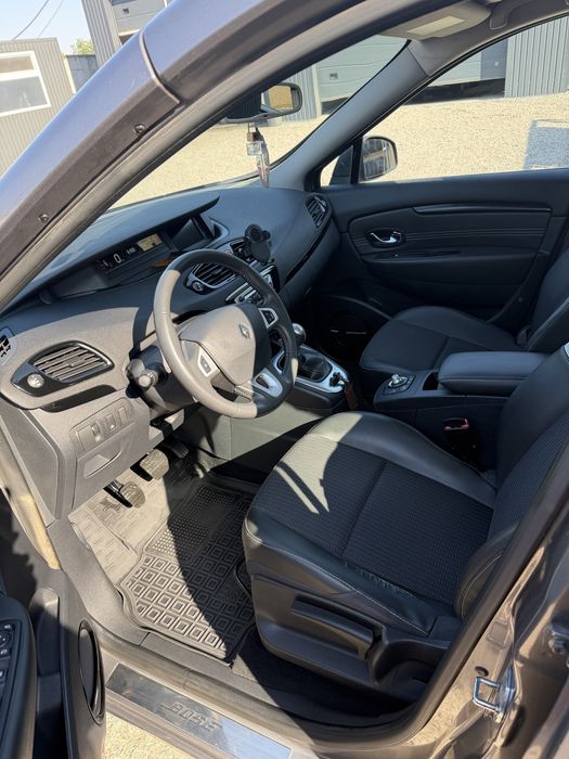 RENAULT  scenic  BASSE.
