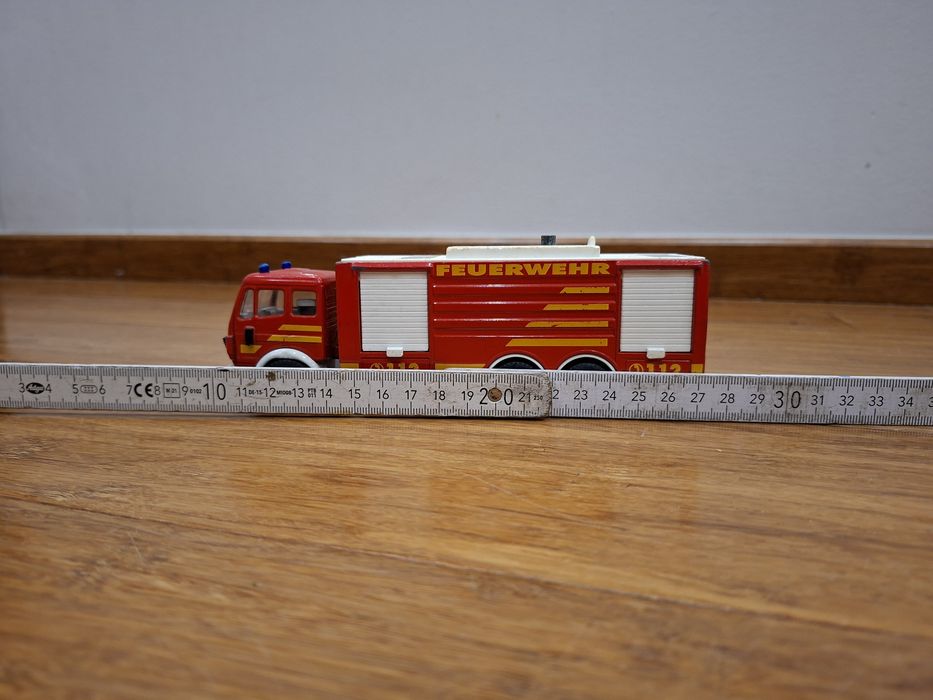 Model Siku 3429 straż pożarna Mercedes