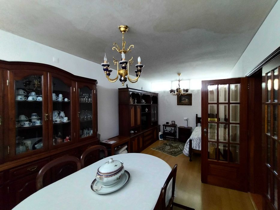 Vende-se Moradia T2 +1 -Bairro do Cedro