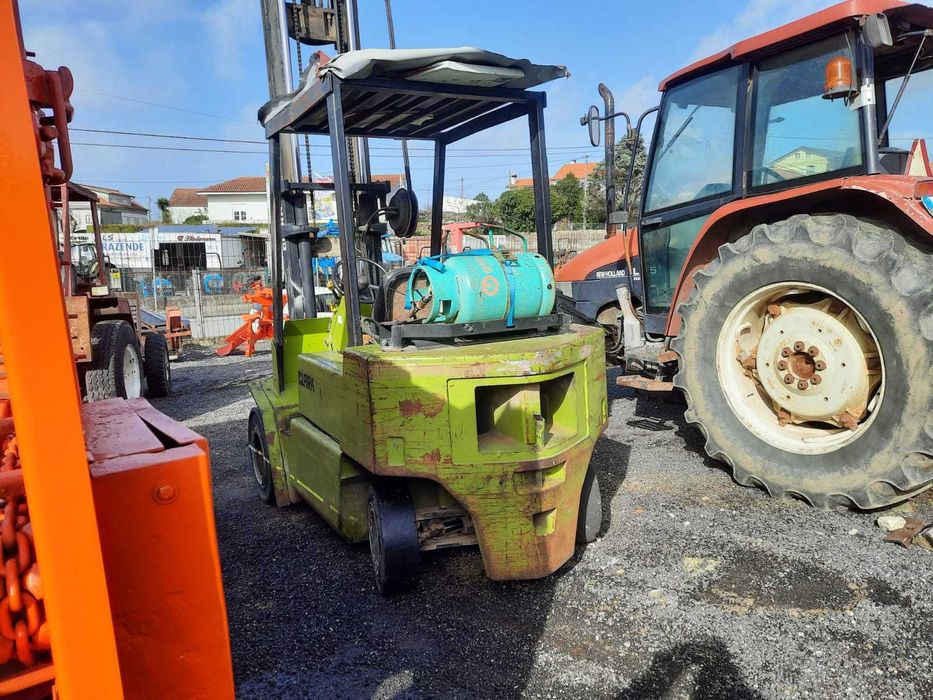 Empilhador Clark GPM25