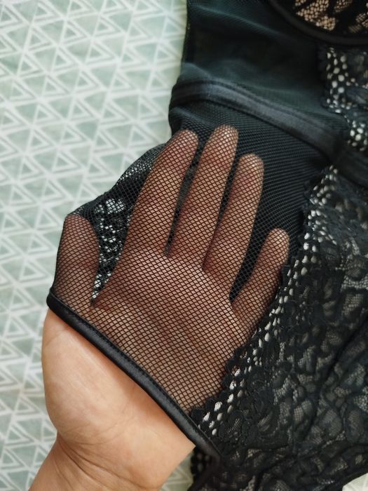 Lingerie preta com transparência