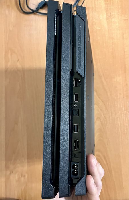 Sony PlayStation 4 Pro 1TB в гарному стані