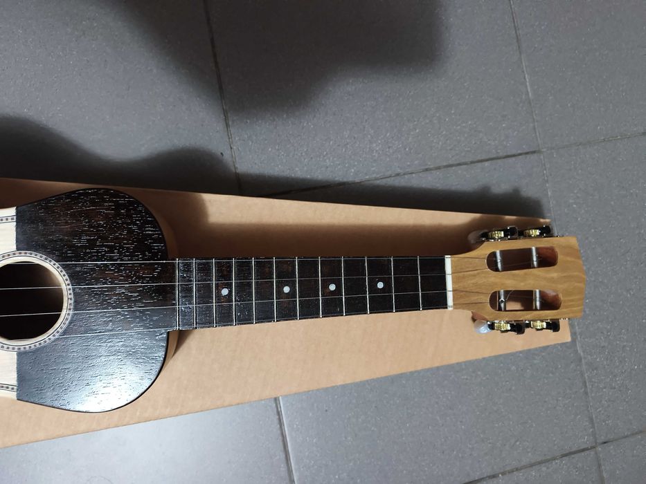 Cavaquinho português 4 cordas elétrico