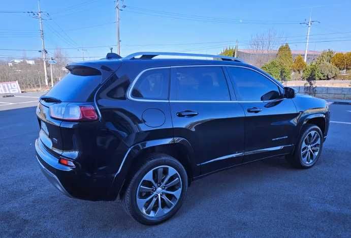 Надійний Дизельний Jeep Cherokee 4x4 Overland