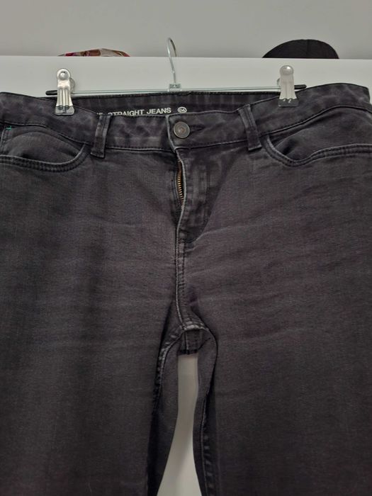 Czarne spodnie jeansowe