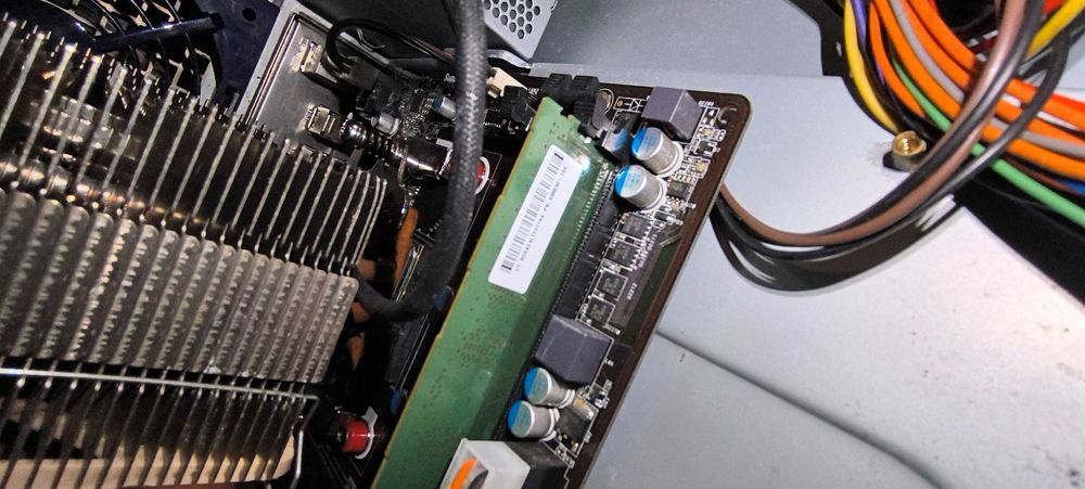 Torre Intel i5 s/disco