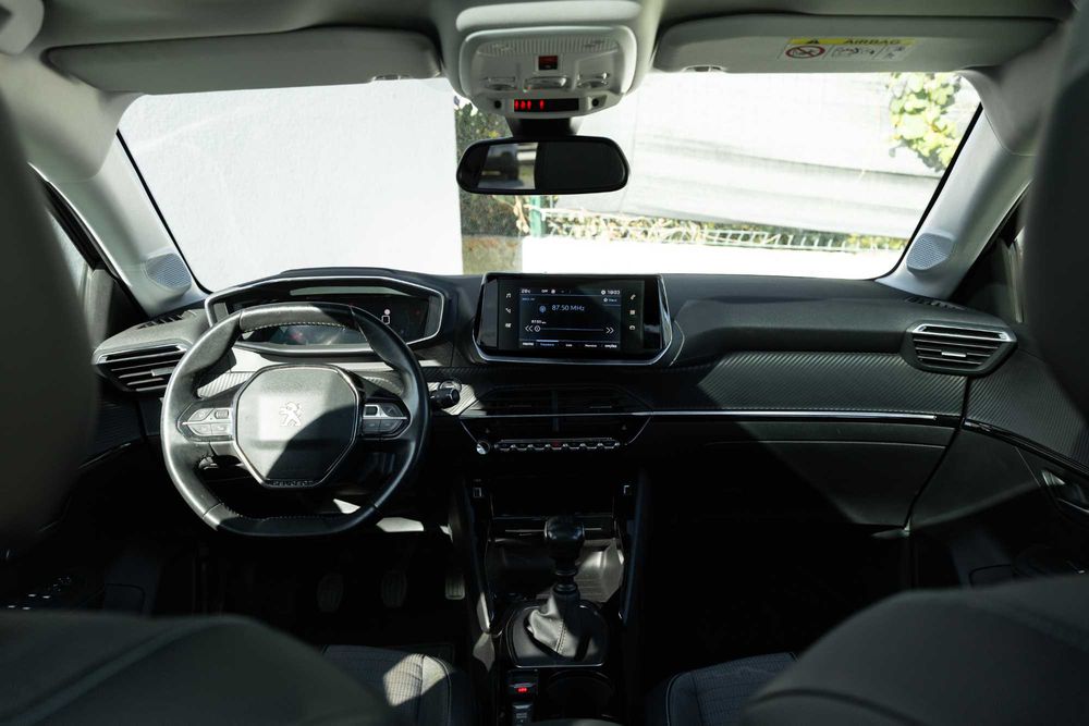 Peugeot 208 1.2 PureTech Allure - TECTO PANORÂMICO