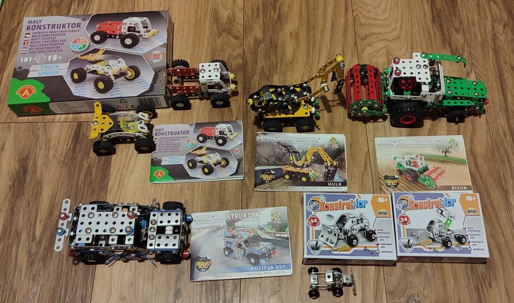 Mały konstruktor firmy Alexander truck speedy bidon Hulk policja  plus dwa zestawy gratis