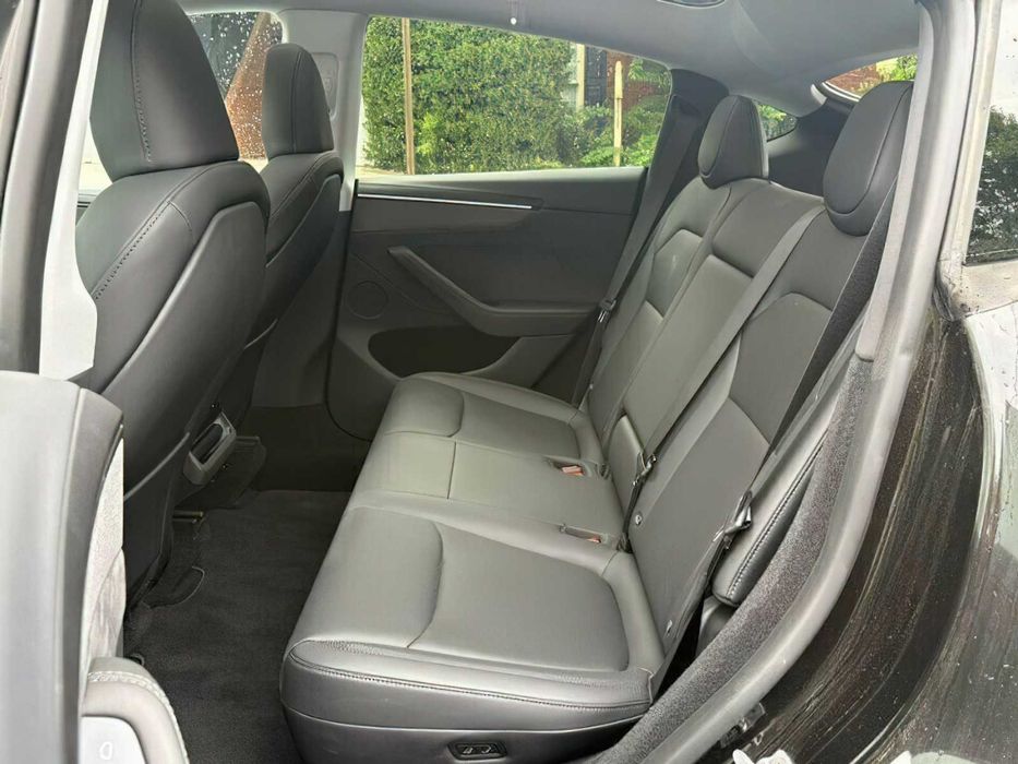 Tesla Model Y      2026