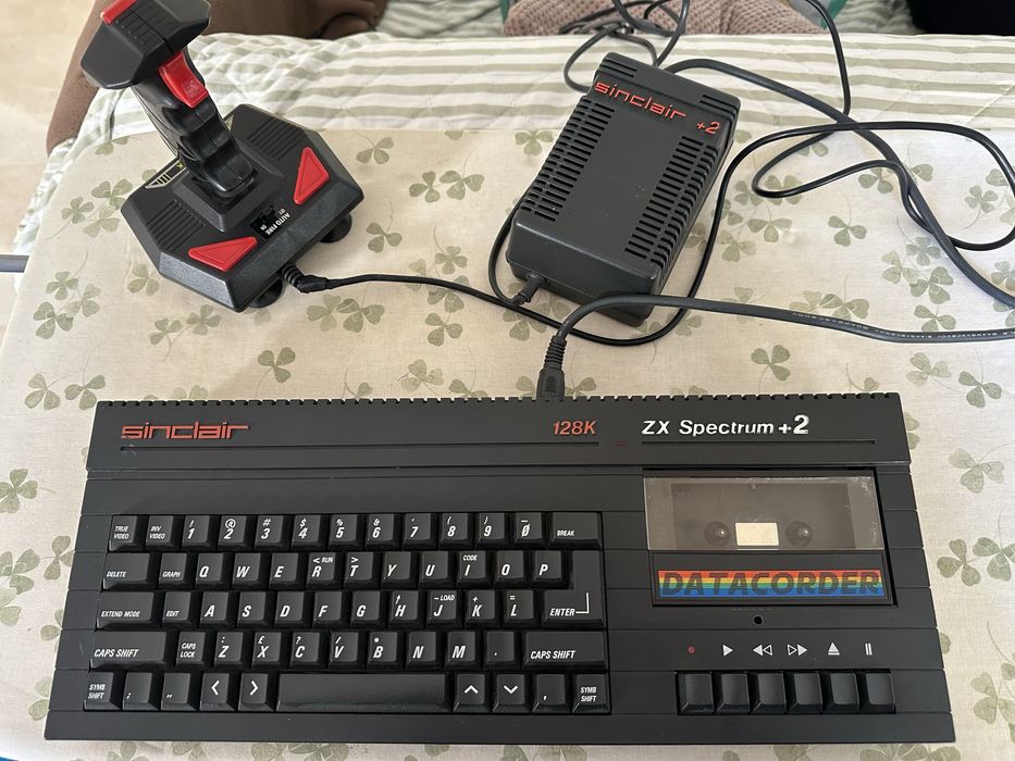 Sinclair ZX Spectrum +2 128K consola