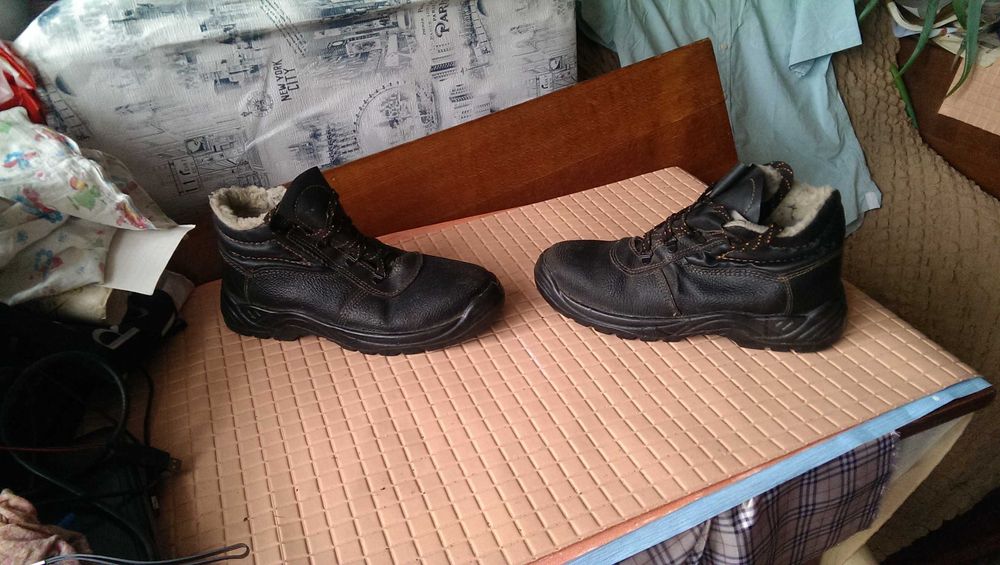 Мужские зимние супер прочные ботинки 44-го размера в хорошем состоянии