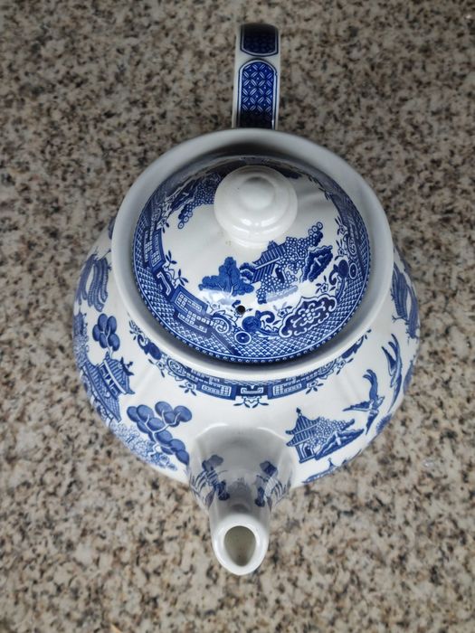 Bule Churchill azul e branco formato georgiano (novo)