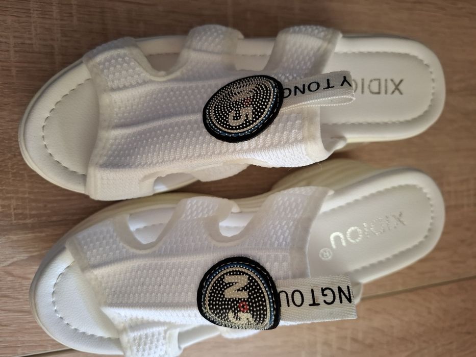 Жіночі літні шльопанці на танкетці