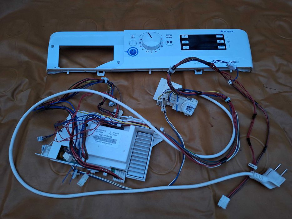 Cześci do pralki INDESIT INNEX ,programator z wiązką inne