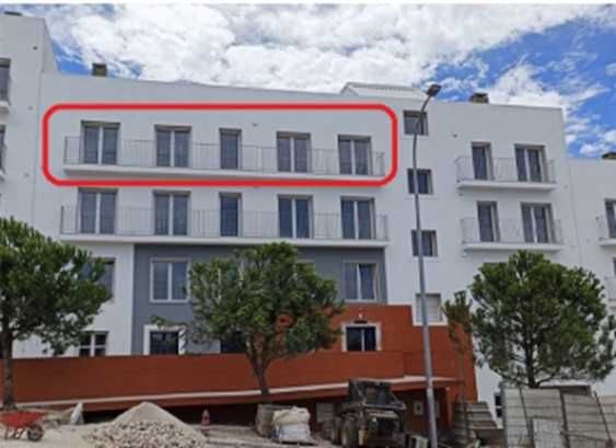 Apartamento T3 mobilado à venda na Rua Doutor António Luz, Serra de Carnaxide, Venteira, Amadora