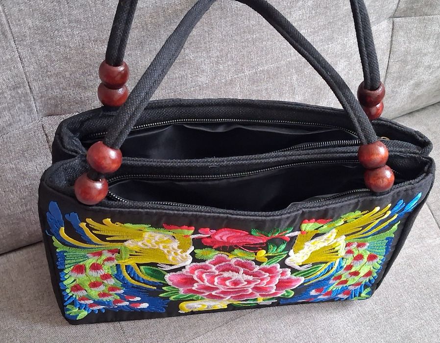 Nowa,haftowana torebka tekstylna.