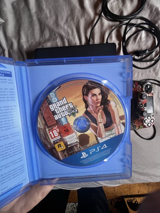 PS4 + comando + GTAV