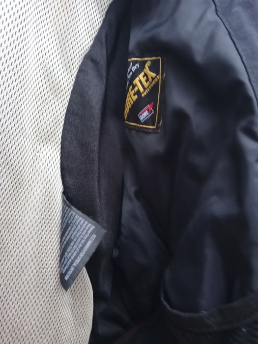Kurtka ocieplana Gore-Tex z kapturem