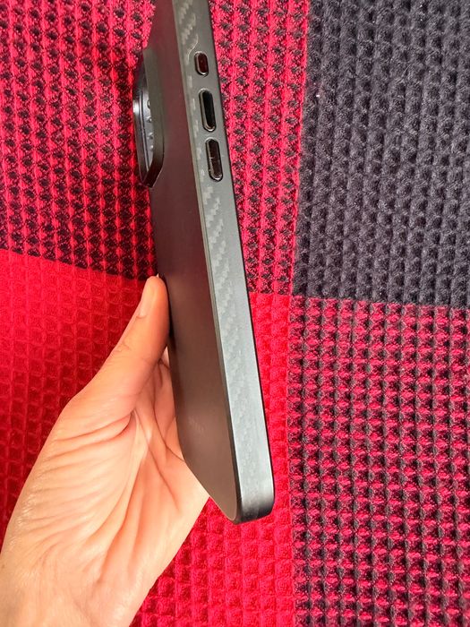 Продам чехол на IPhone 15 pro max