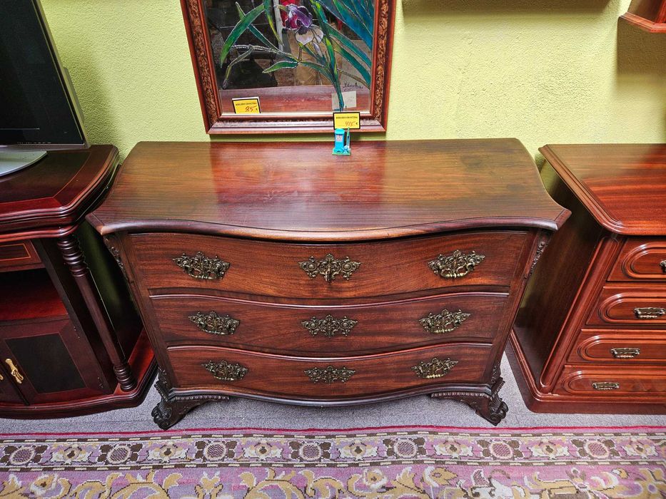 Cómoda antiga em em madeira - óptimo estado geral