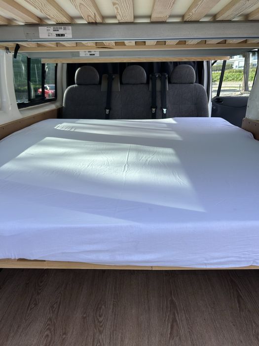 Carrinha 9 lugares transformável em dormitório