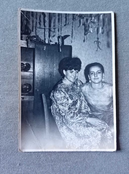 Stara fotografia - przyjęcie karnawałowe, lata 60-e.