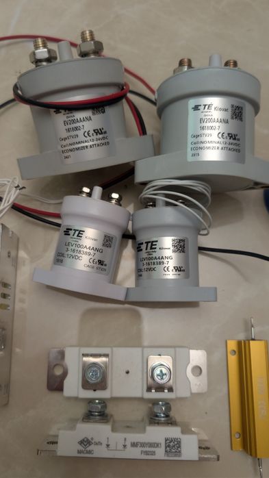 Контактори TE Connectivity KILOVAC 200А, 100А