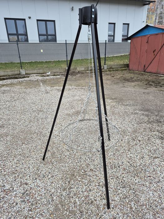 Grill trójnóg solidny!