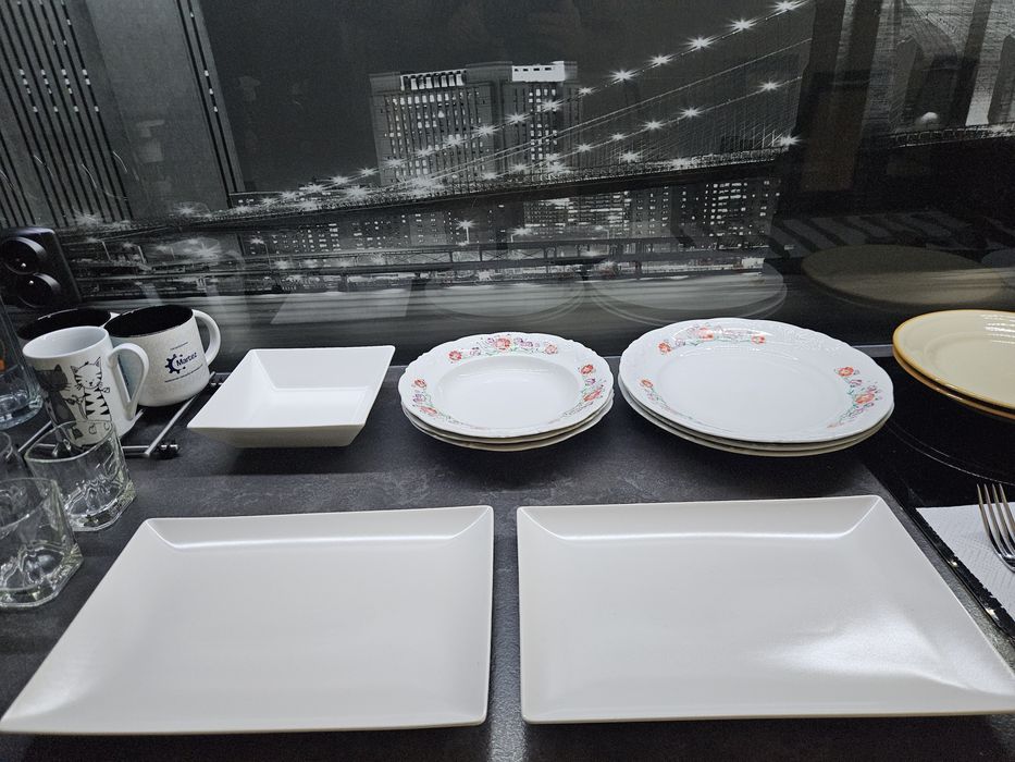 Zastawa stołowa: talerze, sztućce, naczynie do pieczenia żaroodporne